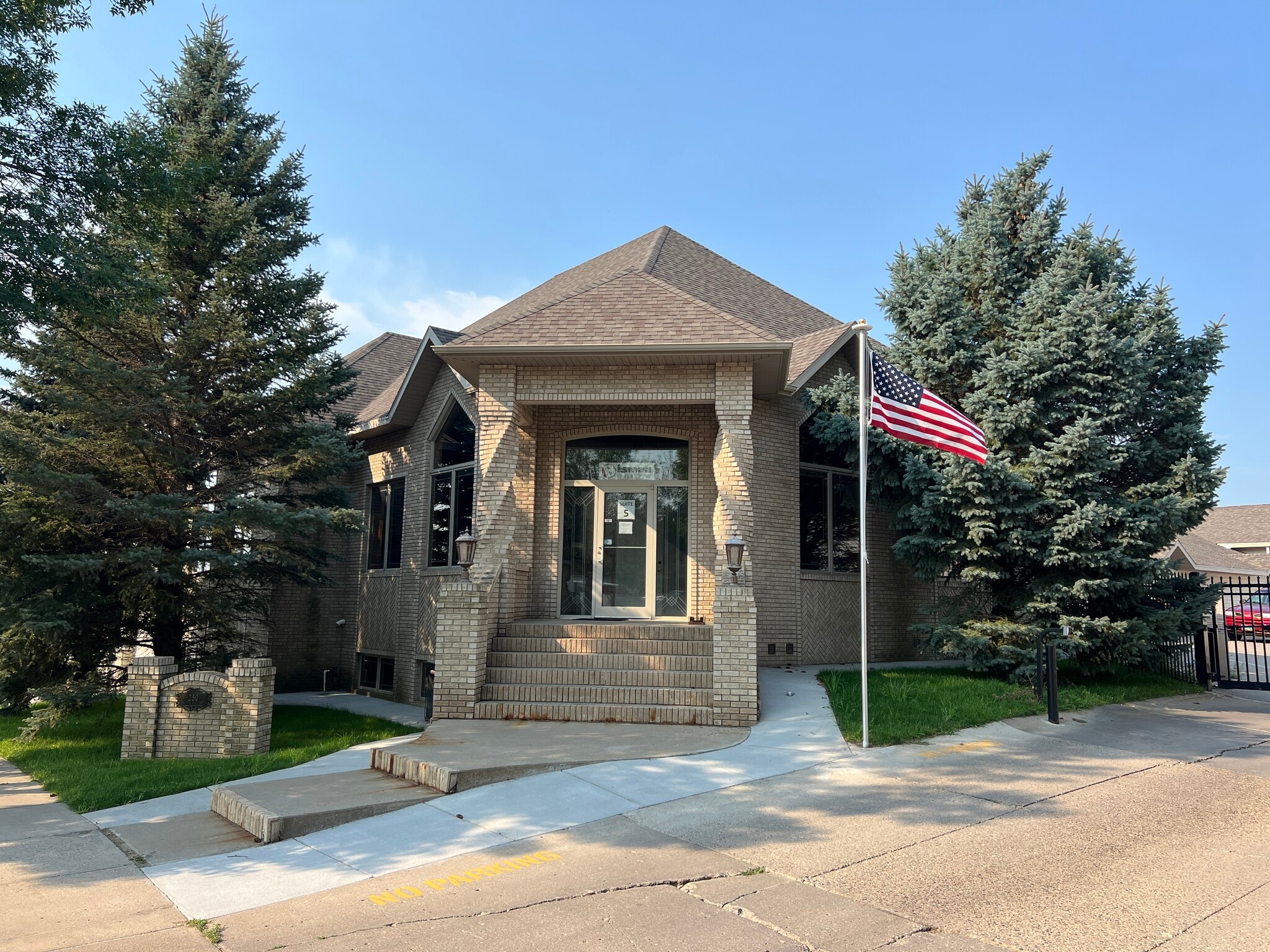 250 N 31st St, Bismarck, ND à louer Photo de l’immeuble– Image 1 sur 21