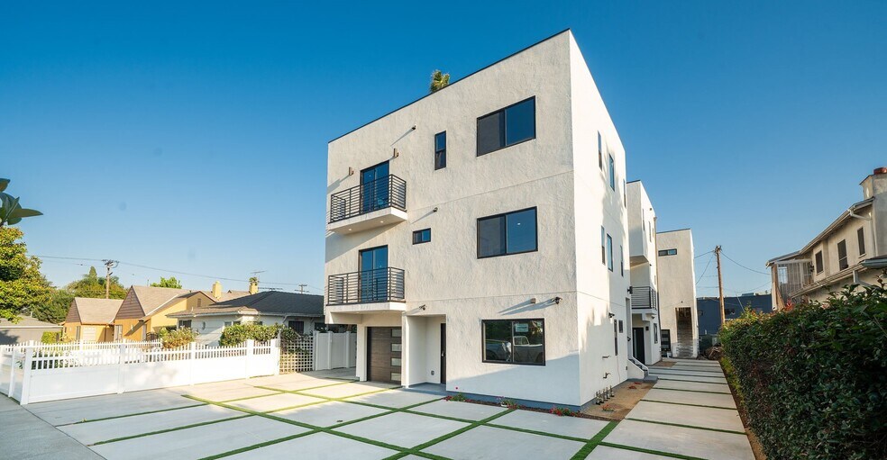 6082 W 18th St, Los Angeles, CA à vendre - Photo de l’immeuble – Image 3 sur 48
