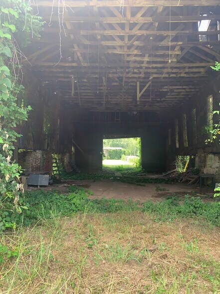 320 N Aycock St, Carrollton, GA à louer - Photo de l’immeuble – Image 2 sur 3