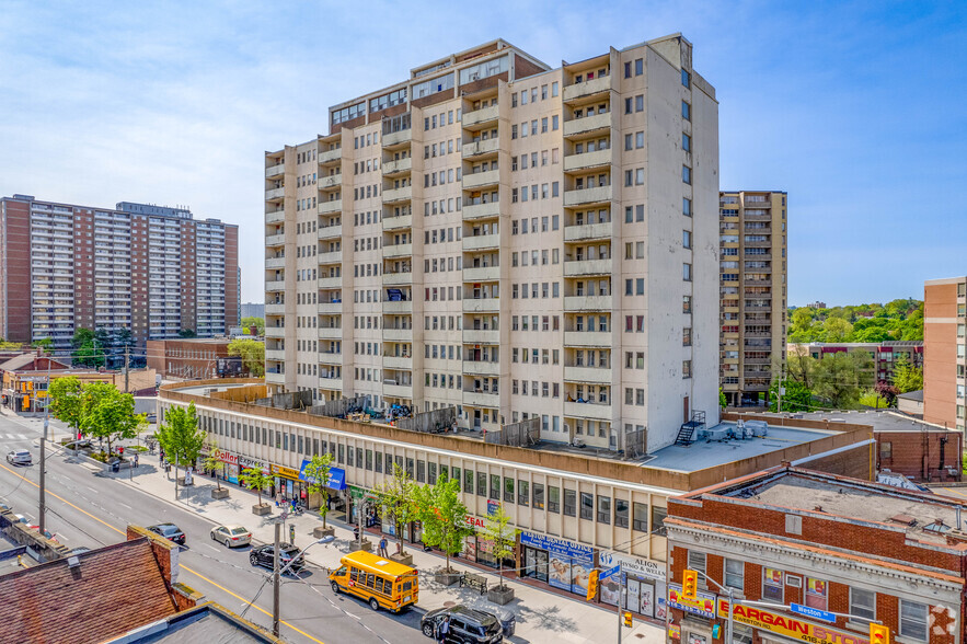 1920 Weston Rd, Toronto, ON à louer - Photo de l’immeuble – Image 2 sur 5