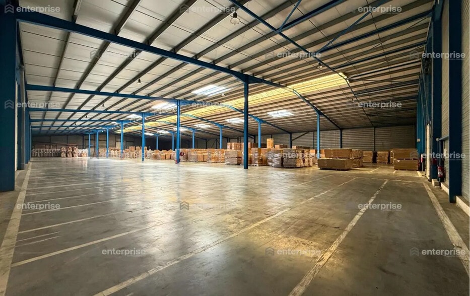 Industriel/Logistique dans Amiens à louer - Photo de l’immeuble – Image 2 sur 3