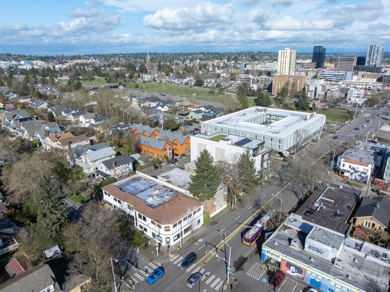 300 NE 45th St, Seattle, WA à vendre - Photo de l’immeuble – Image 2 sur 11