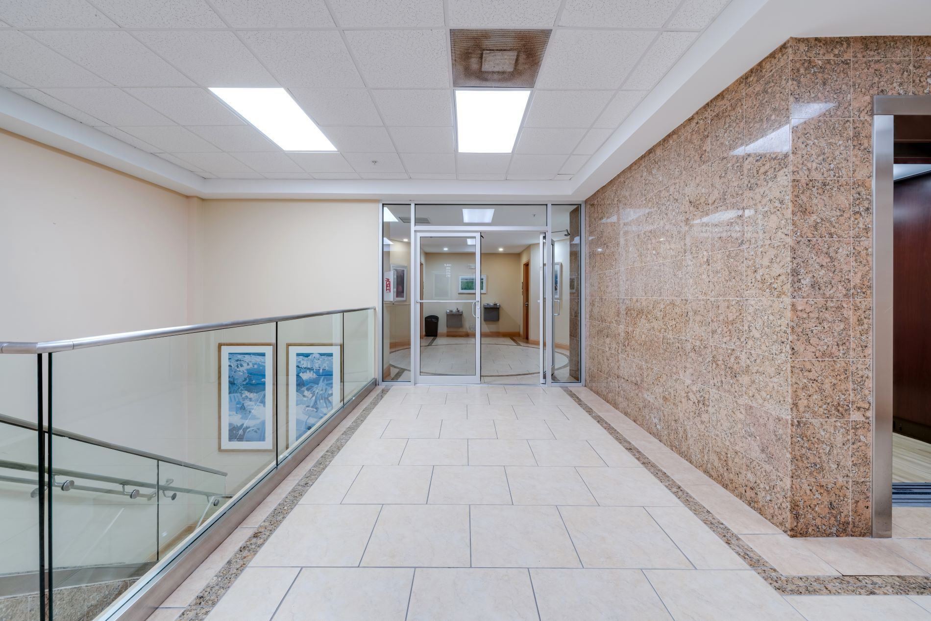 7887 N Kendall Dr, Miami, FL à louer Photo de l’immeuble– Image 1 sur 13