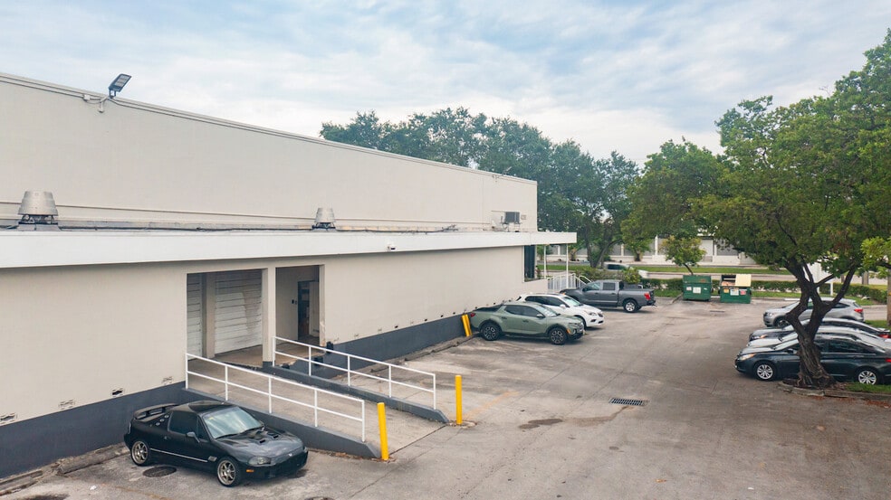 4200 N 29th Ave, Hollywood, FL à louer - Photo de l’immeuble – Image 3 sur 7