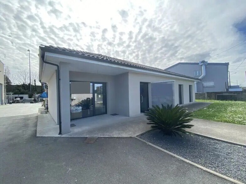 Bureau dans Lormont à louer - Photo de l’immeuble – Image 2 sur 9