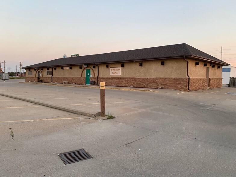 2453 33rd Ave, Columbus, NE à vendre - Photo de l’immeuble – Image 1 sur 8