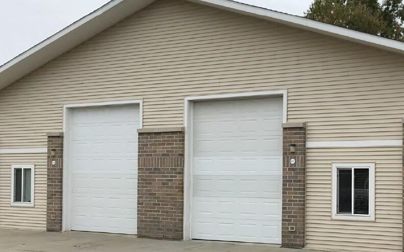 1627-1629 Square Cir, Waukesha, WI à vendre - Photo de l’immeuble – Image 1 sur 3