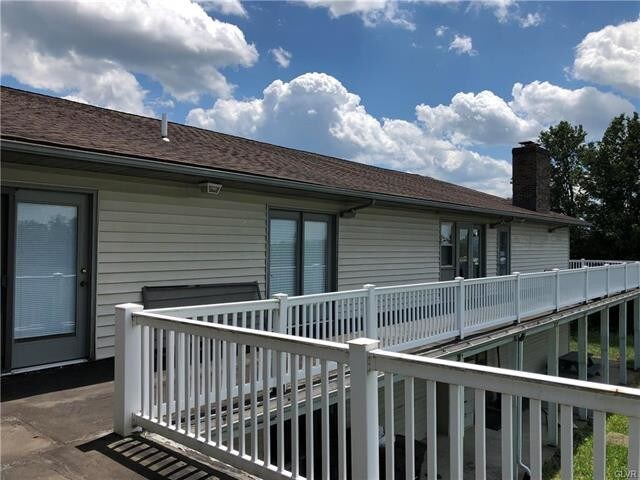 1111 Weir Lake Rd, Brodheadsville, PA à louer - Photo de l’immeuble – Image 2 sur 4