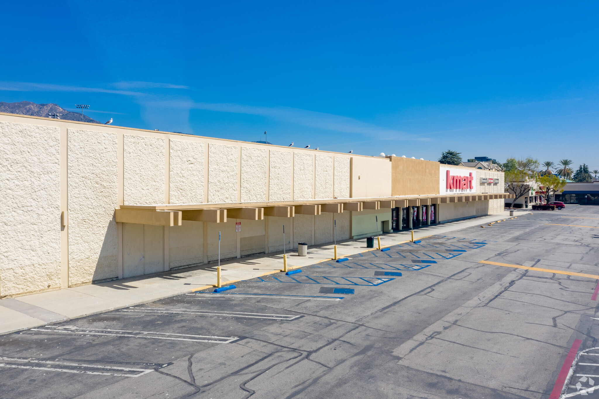 1000 N San Fernando Blvd, Burbank, CA à louer Photo principale– Image 1 sur 7