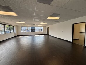 3882 Del Amo Blvd, Torrance, CA à louer Photo intérieure– Image 2 sur 2