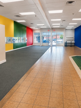Plus de détails pour 7826-7844 W In-66, Newburgh, IN - Local commercial à louer