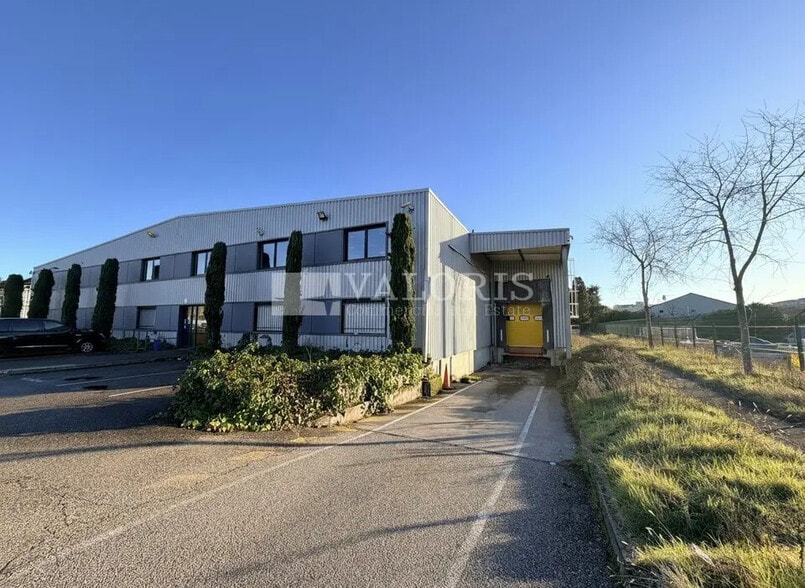 Bureau dans Vaulx-en-Velin à louer - Photo de l’immeuble – Image 2 sur 8