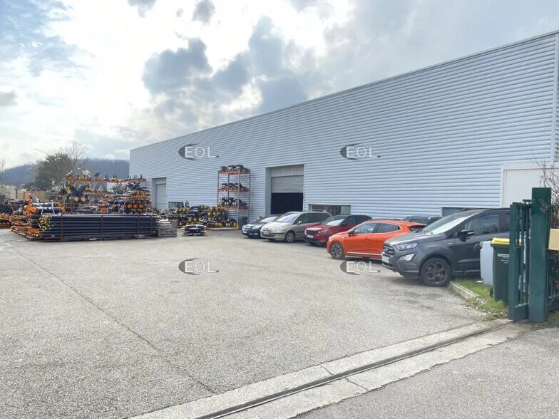Industriel/Logistique dans Grigny à louer - Photo de l’immeuble – Image 3 sur 11