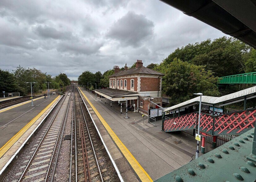 Drummond Dr, Southampton à louer - Photo de l’immeuble – Image 1 sur 2