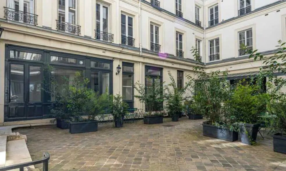 105 Rue La Fayette, Paris à louer - Photo de l’immeuble – Image 2 sur 7