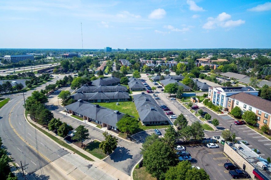28200 Franklin Rd, Southfield, MI à vendre - Photo de l’immeuble – Image 2 sur 8
