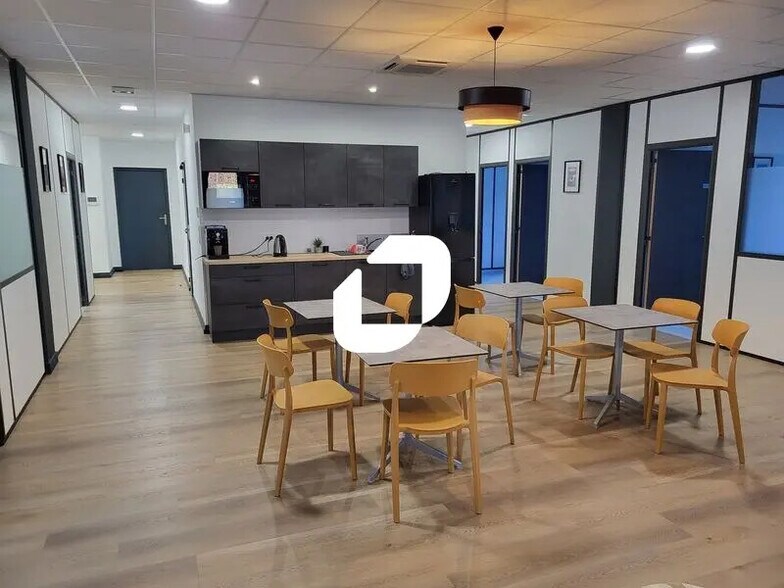 Bureau dans Mérignac à louer - Photo de l’immeuble – Image 3 sur 13