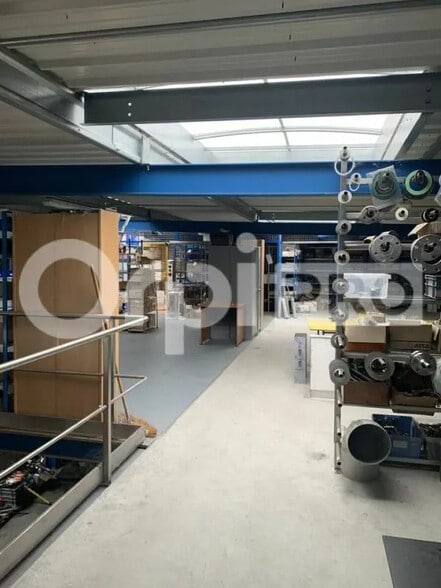 Local d'activités dans SAINT-JEAN-D'ILLAC à vendre - Photo intérieure – Image 3 sur 12