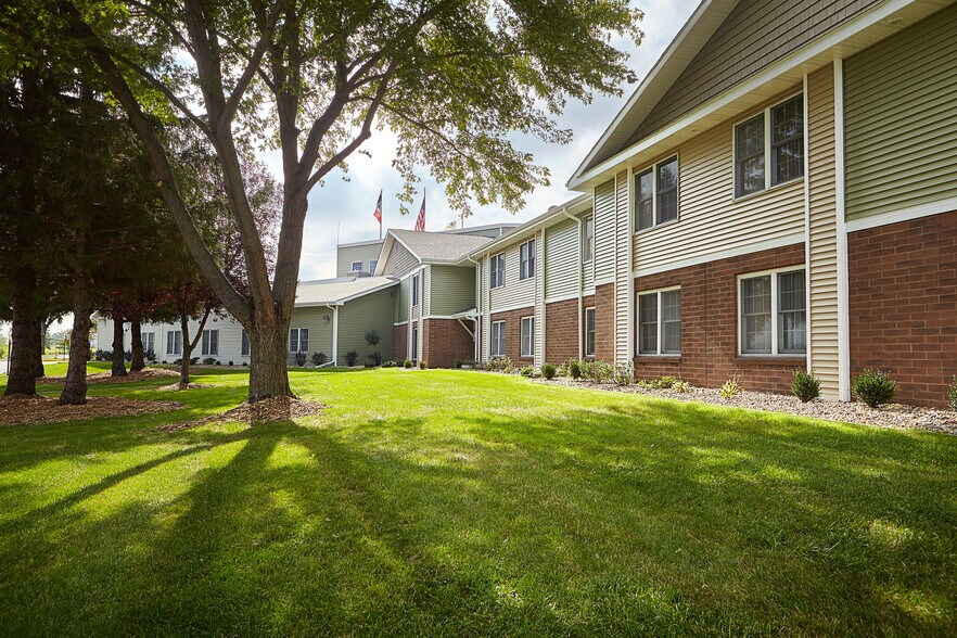 100 W 76th St, Davenport, IA à vendre - Photo de l’immeuble – Image 3 sur 22