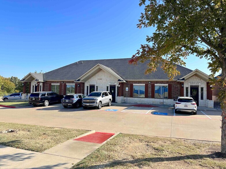 7000 Parkwood Blvd, Frisco, TX à louer - Photo de l’immeuble – Image 2 sur 4