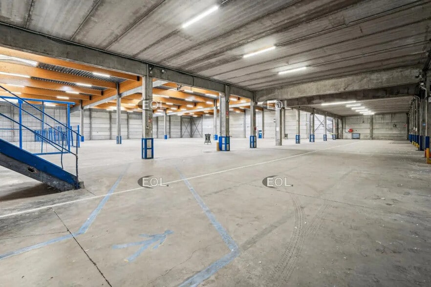 Industriel/Logistique dans Saint-Thibault-des-Vignes à louer - Photo de l’immeuble – Image 2 sur 12