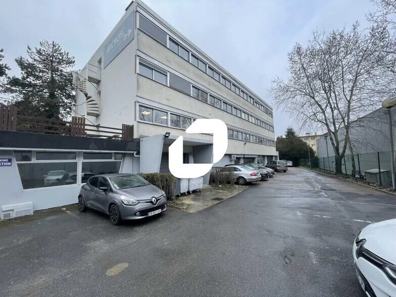 Local d’activités dans Igny à louer - Photo de l’immeuble – Image 2 sur 11