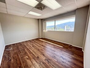 3857 Foothill Blvd, La Crescenta, CA à louer Photo intérieure– Image 1 sur 5