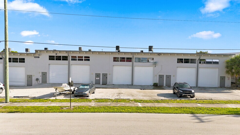 1209 Gateway Rdg, Lake Park, FL à vendre - Photo de l’immeuble – Image 3 sur 23