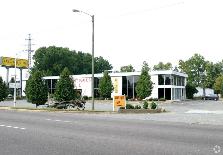 1590 Peters Creek Pky, Winston-Salem, NC à vendre - Photo de l’immeuble – Image 3 sur 4