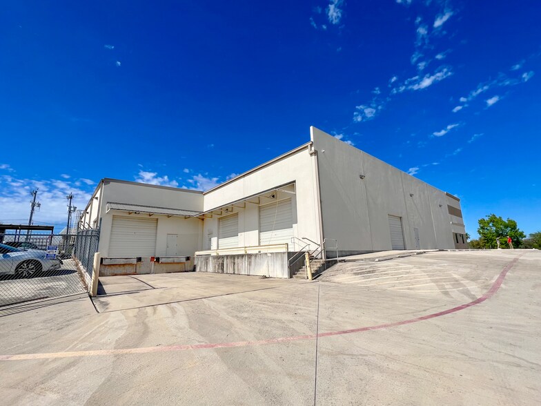 1649 Universal City Blvd, Universal City, TX à vendre - Photo de l’immeuble – Image 2 sur 6