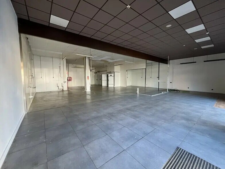 Local commercial dans Saint-Dié-des-Vosges à louer - Photo de l’immeuble – Image 3 sur 7