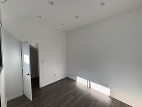 3601-3609 1/2 W Magnolia Blvd, Burbank, CA à louer Photo intérieure– Image 2 sur 4