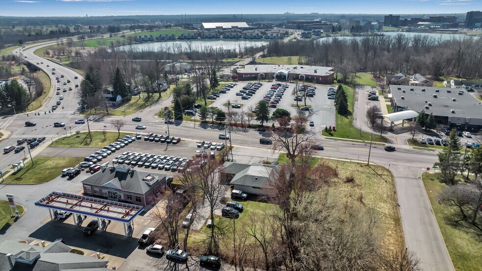 2323 N Forest Rd, Getzville, NY à vendre - Photo de l’immeuble – Image 3 sur 4