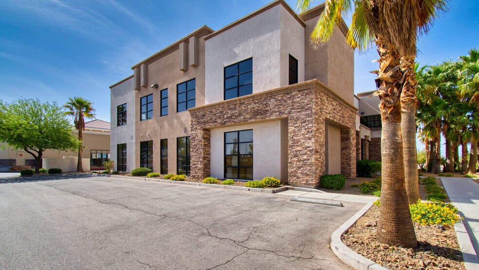 6785 W Russell Rd, Las Vegas, NV à louer - Photo de l’immeuble – Image 2 sur 13
