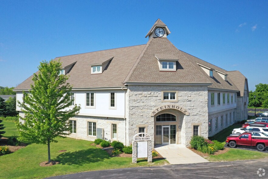 W175N11081 Stonewood Dr, Germantown, WI à louer - Photo de l’immeuble – Image 3 sur 23