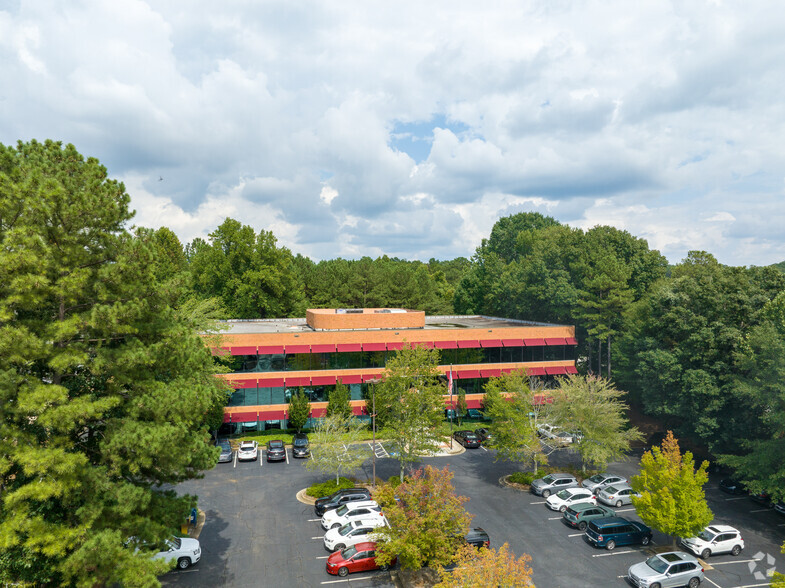 9755 Dogwood Rd, Roswell, GA à louer - Photo de l’immeuble – Image 2 sur 30