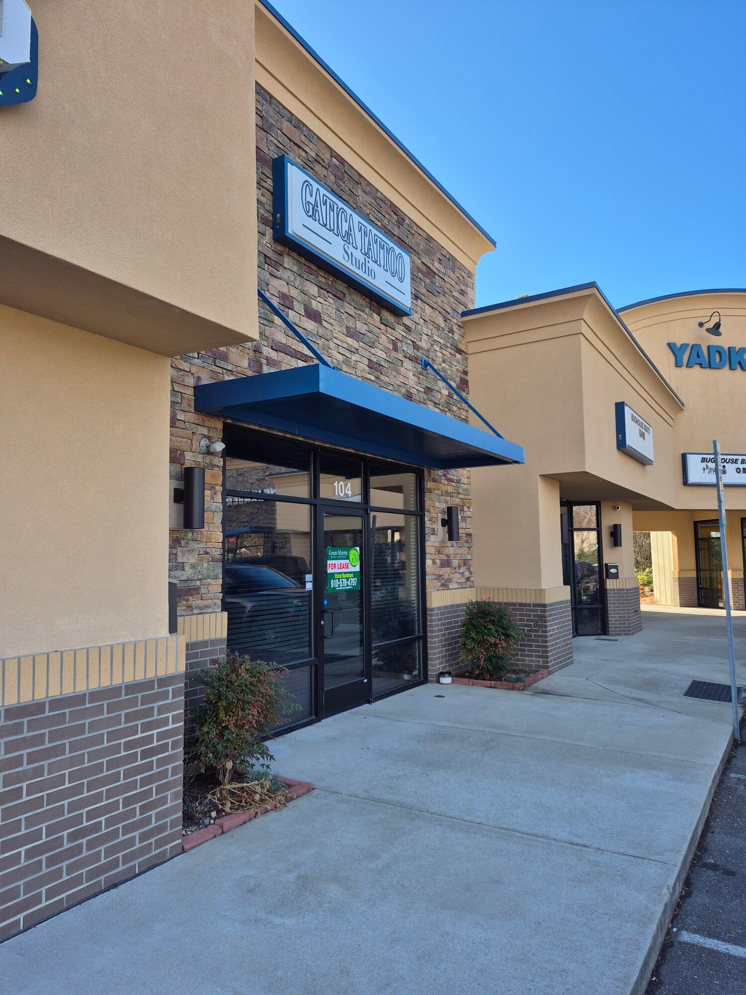 5447 Yadkin Rd, Fayetteville, NC à louer Photo principale– Image 1 sur 22