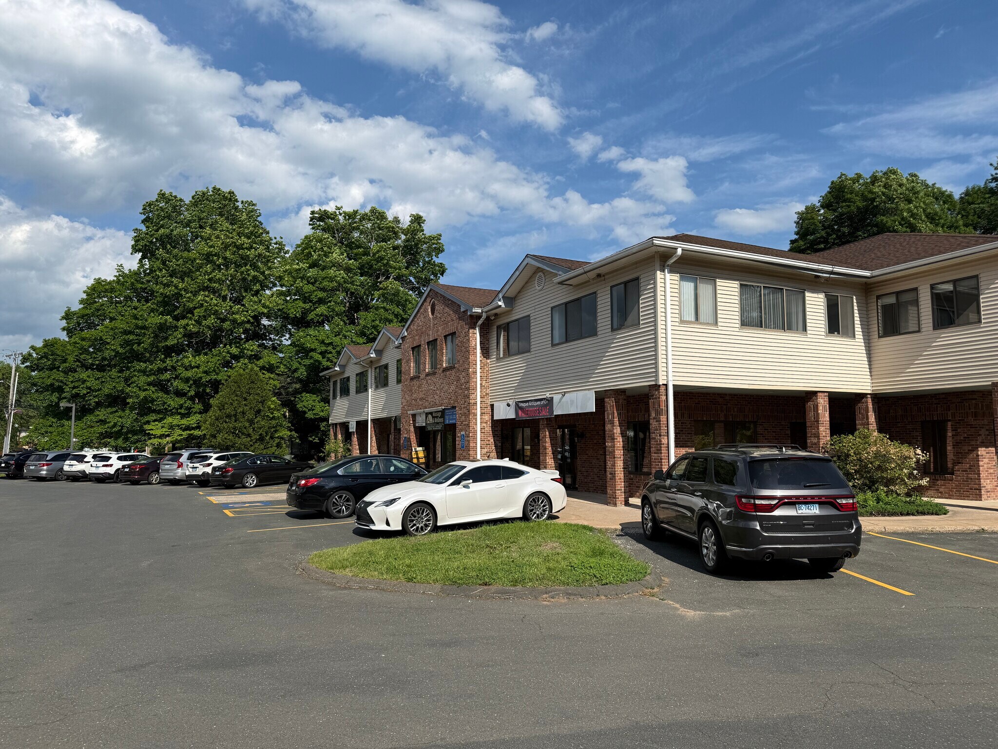 15R Hartford Ave, Granby, CT à louer Photo de l’immeuble– Image 1 sur 7