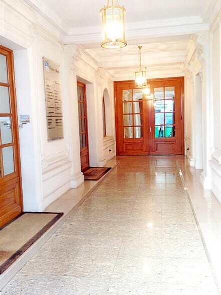 Bureau dans Paris à louer - Hall d’entrée – Image 3 sur 19