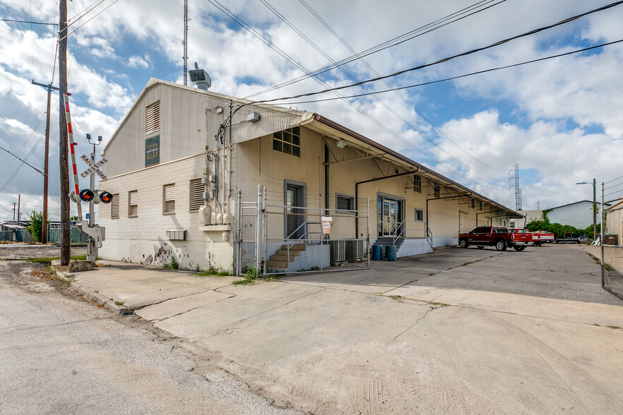 1102 W Laurel St, San Antonio, TX à louer - Photo de l’immeuble – Image 1 sur 15