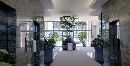 3633 Inland Empire Blvd, Ontario, CA à louer Hall d’entrée– Image 1 sur 12
