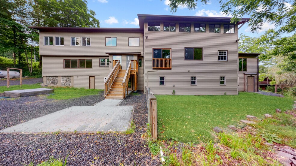 220 Silver Lake Rd, Dingmans Ferry, PA à vendre - Photo de l’immeuble – Image 3 sur 87