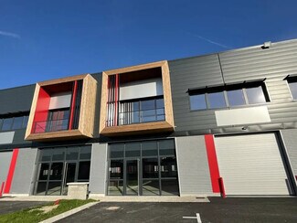 Plus de détails pour Local d'activités à louer