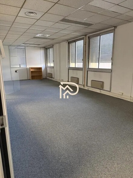 Bureau dans Aix-en-Provence à louer - Photo intérieure – Image 2 sur 4