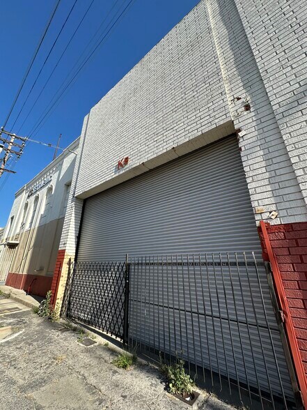 2715 E 12th St, Los Angeles, CA à vendre - Photo de l’immeuble – Image 2 sur 11