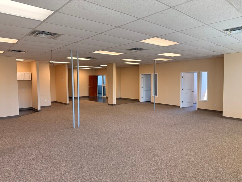 11806 126 St NW, Edmonton, AB à louer - Photo de l’immeuble – Image 3 sur 10