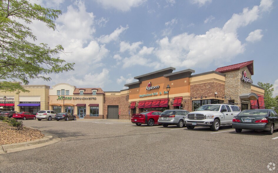 4345-4549 NE Pheasant Ridge Dr, Blaine, MN à louer - Photo de l’immeuble – Image 1 sur 5