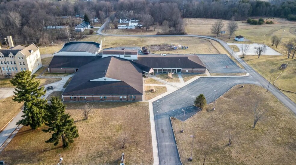 14733 Main St, Moores Hill, IN à vendre - Photo de l’immeuble – Image 2 sur 2