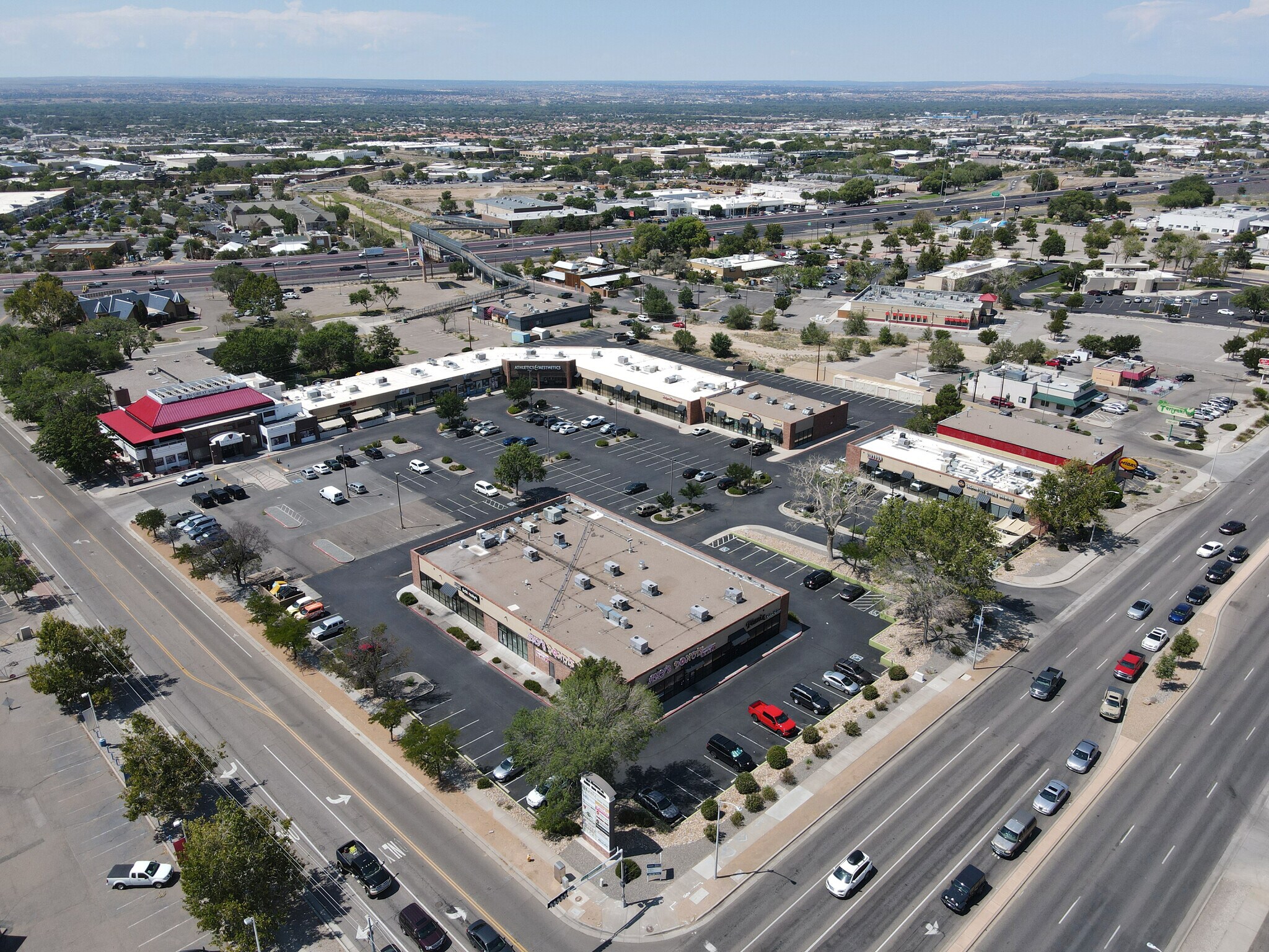 6001 San Mateo Blvd NE, Albuquerque, NM à louer Photo principale– Image 1 sur 8