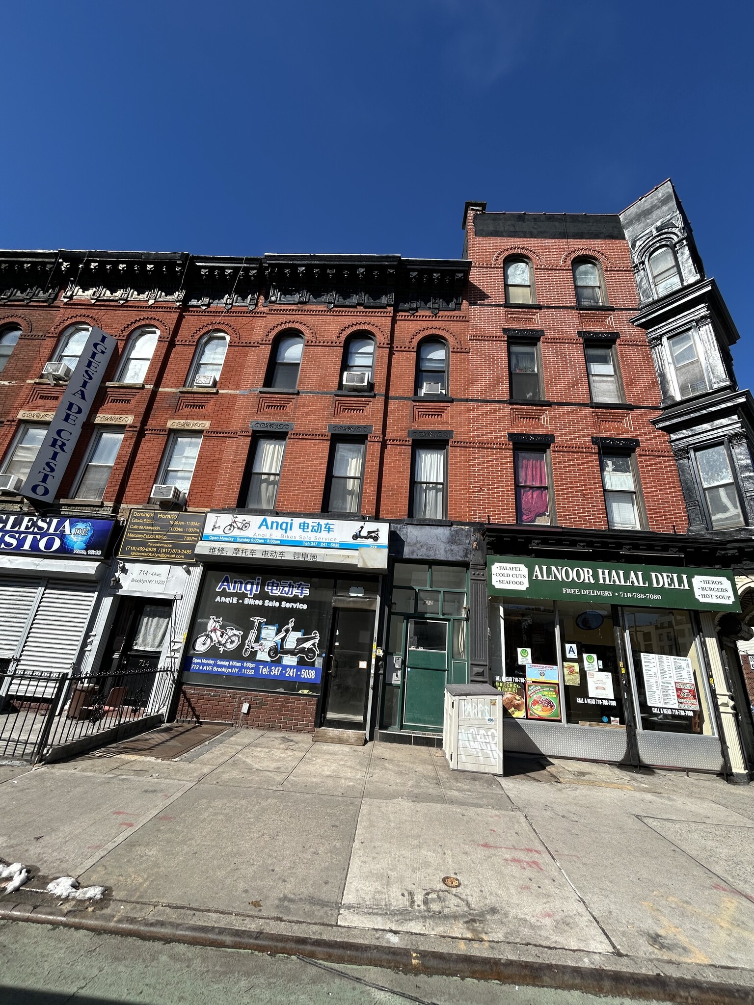 712 4th Ave, Brooklyn, NY à louer Photo de l’immeuble– Image 1 sur 4
